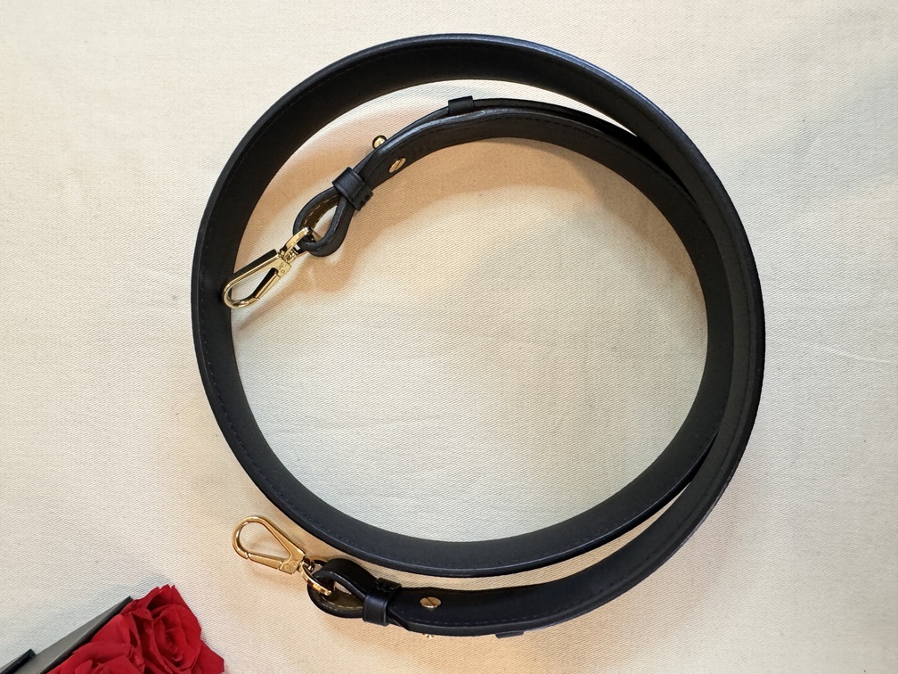 Bandouliere XL Reverse | www.luxuryaccessoires.com Bandouliere XL Reverse | www.luxuryaccessoires.com